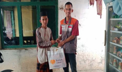 Nasir senang mendapat Kado Lebaran Yatim dari Rumah Zakat.