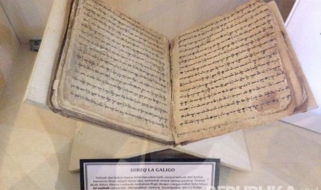 Naskah La Galigo di Museum La Galigo kawasan benteng Fort Rotterdam, Makassar.