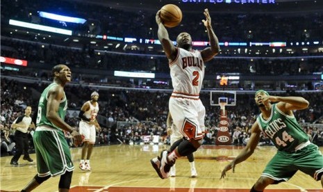 Nate Robinson (tengah) 