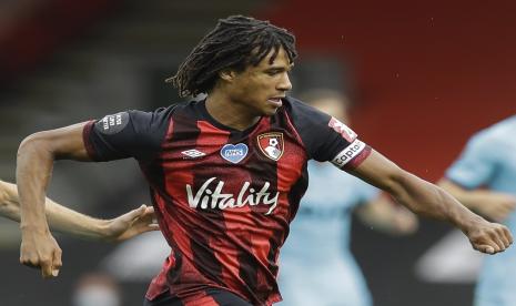 Nathan Ake merapat ke Manchester City