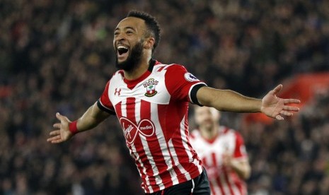 Nathan Redmond akan membela Burnley untuk musim 2023/2024.