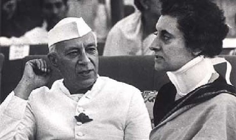 Nehru dan anak kesayangannya Indira Gandhi 