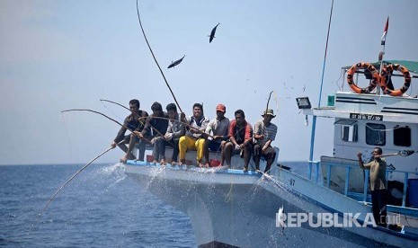 Fishermen sail in Flores waters, East Nusa Tenggara.