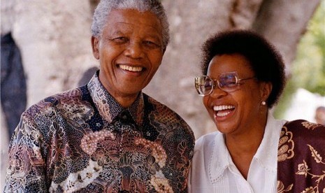 Nelson Mandela dan Graca Machel pada 1996