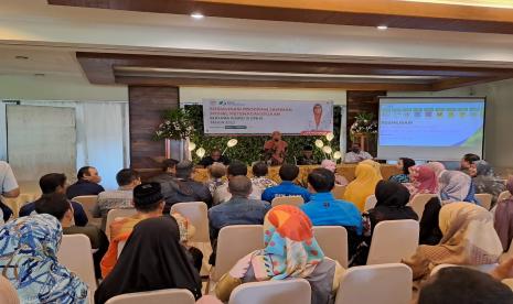 Netty Prasetyani Heryawan dalam Sosialisasi Program Jaminan Sosial Ketenagakerjaan, di Kota Bandung, Selasa malam (13/12).