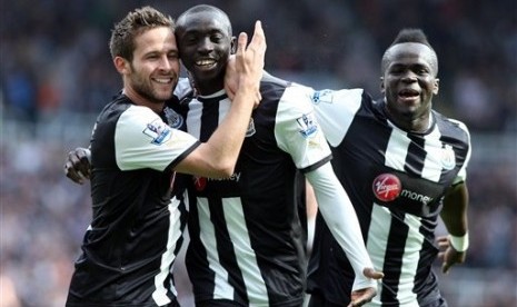 Newcastle United sementara salip Chelsea di klasemen Liga Primer Inggris.