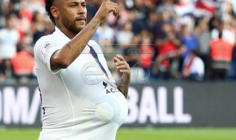 Neymar usai mencetak gol untuk PSG.