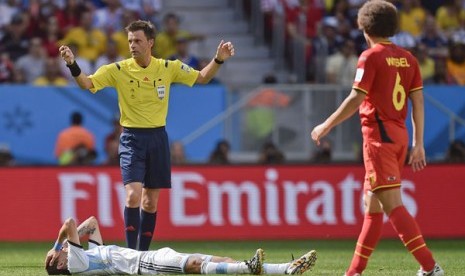 Nicola Rizzoli saat memimpin pertandingan antara Argentina menghadapi Belgia. Nicola Rizzoli juga yang akan menjadi pengadil di lapangan saat final Piala Dunia 2014 antara Jerman VS Argentina