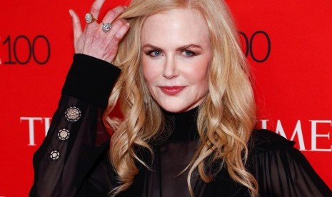 Nicole Kidman membeli topi Hugh Jackman yang dikenakan saat bermain broadway.