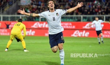 Nicolo Zaniolo merayakan golnya ke gawang Armenia pada laga kualifikasi Grup J Piala Eropa 2020 antara Italia dan Armenia di Renzo Barbera Stadium, Palermo, Italia, Selasa (19/11) dini hari. 