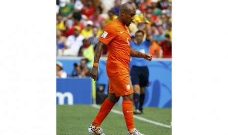 Nigel de Jong of the Netherlands walks off the pitch during their 2014 World Cup round of 16 game against Mexico at the Castelao arena in Fortaleza June 29, 2014. 