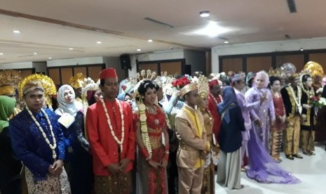 Nikah massal di Surabaya.