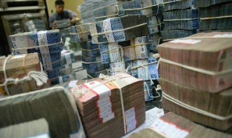 Nilai tukar rupiah terhadap dolar AS terus menurun.