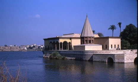 Nilometer yang berada di Pulau Rawda (Roda), Fustat, Mesir.