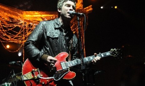 Noel Gallagher. Mantan gitaris-vokalis Oasis Noel Gallagher telah merancang font baru untuk jersey tim sepak bola kesayangannya, Manchester City.