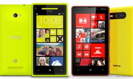 Nokia Lumia 820 dan HTC 8X