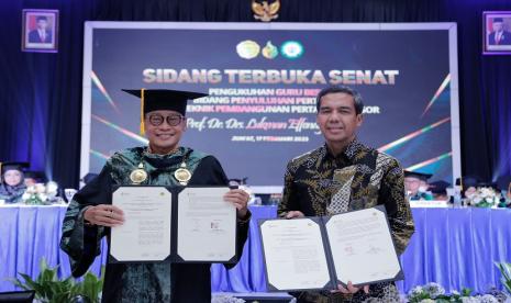 Nota Kesepahaman atau Memorandum of Understanding (MoU) yang ditandatangani oleh Direktur Pemasaran Pupuk Indonesia, Gusrizal dengan Kepala BPPSDMP Kementerian Pertanian, Dedi Nursyamsi, yang disaksikan oleh Menteri Pertanian (Mentan) Syahrul Yasin Limpo di Politeknik Pembangunan Pertanian (Polbangtan), Bogor, Jumat (17/2).