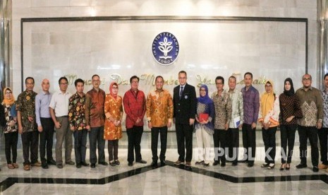 Nota Kesepahaman (MOU) Antara Institut Pertanian Bogor (IPB) dengan Pemkab Muba di ruang Sidang LPPM Gedung Andi Hakim Nasoetion Kampus IPB Dramaga Bogor, Selasa (17/7/2019). Kesepahaman  Bupati Muba Dodi Reza Alex Noerdin dengan Rektor IPB Dr Arif Satria SP MSi menjadi harapan baru pengembangan peternakan di Muba. 