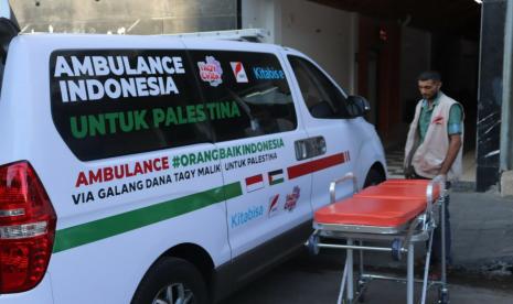 NPC Serahkan Lima Unit Mobil Ambulans untuk Palestina