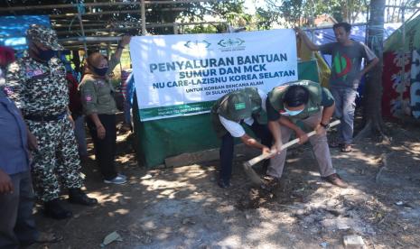 NU Care-Lazisnu Korea Selatan membuat sumur untuk warga pengungsi.