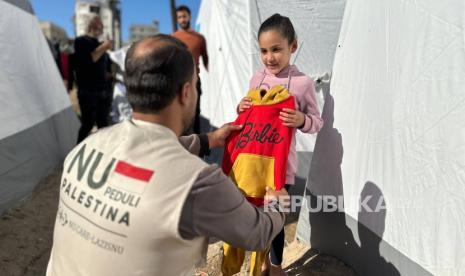 NU Care LAZISNU PBNU menyalurkan bantuan musim dingin untuk pengungsi Gaza