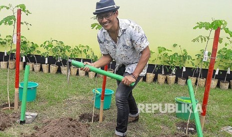 Nugie Komentari Larangan Kantong Plastik di Jakarta.