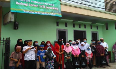 Nurani Institute Serahkan Bantuan Bagi Yatim dan Guru Ngaji