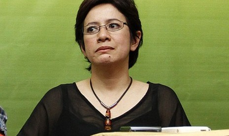 Nurul Arifin uses to be an actress, before she join parliament and becomes a member from Golkar Party. 