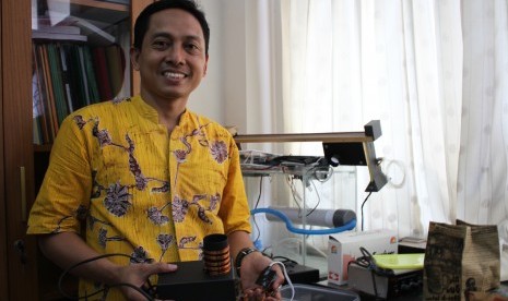 Dosen Teknik Elektro UAD, Anton Yudhana, saat ditemui di ruangannya di Kampus 3 UAD.