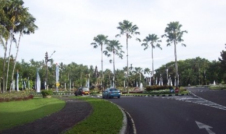 Nusa Dua sebelumnya direncanakan sebagai tempat penyelenggaraan pameran rokok.