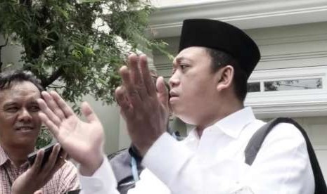 Nusron Wahid (kanan).Anggota DPR RI Nusron Wahid dari Fraksi Partai Golkar meminta pemerintah dan Bio Farma untuk mengoptimalkan diplomasi dan usaha guna memastikan Vaksin Sinovac segera memperoleh sertifikasi dari WHO. Nusron dalam siaran persnya, di Jakarta, Selasa, menyebutkan, kepastian itu berkaitan dengan nasib calon jamaah haji asal Indonesia yang mayoritas mendapatkan vaksin Sinovac.