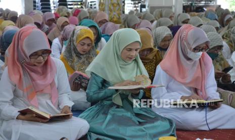 Nuzulul Quran, malam diturunkannya Alquran. Momentum ini penting menjadi evaluasi kita seberapa dekat berinteraksi dengan Alquran.