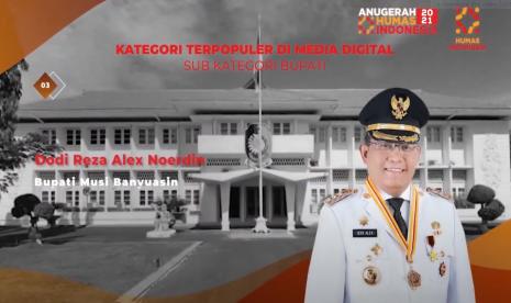 Nyata dan konkret, kesan itulah yang tampak dari kinerja Bupati Dr Dodi Reza Alex Noerdin Lic Econ MBA sejak empat tahun belakangan memimpin Kabupaten Muba. Program terobosan inovasi yang diiringi capaian prestasi selalu menjadi sorotan Media nasional dan lokal di Indonesia.  Bahkan, tahun 2021 ini kembali PR Indonesia melalui program Anugerah Humas Indonesia menobatkan Bupati Dr Dodi Reza Alex Noerdin Lic Econ MBA sebagai Bupati Terpopuler di Media Digital 2021.