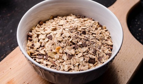 Oatmeal termasuk makanan yang mengandung betaglukan, cocok dikonsumsi untuk menurunkan risiko mengidap diabetes.