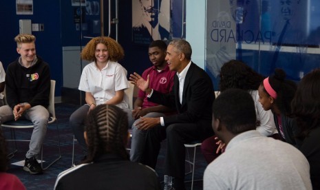 Obama beri kejutan dengan datang ke sekolah 