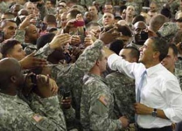 Obama di Pangkalan Militer Fort Campbell