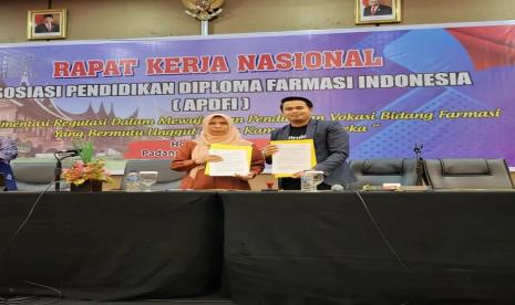 OBAT Apps dan Asosiasi Pendidikan Farmasi Indonesia (APDFI) telah menandatangani nota kesepahaman tentang pelaksanaan Merdeka Belajar Kampus Merdeka (MBKM) dan Pintar Akreditasi bagi kampus Diploma Farmasi di Indonesia. 