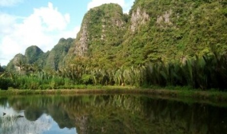 Objek wisata hutan batu Rammang-Rammang, di Kabupaten Maros Sulawesi Selatan. Bus Trans Mamminasata mengincar kawasan wisata dalam pengembangan rute ke depannya.