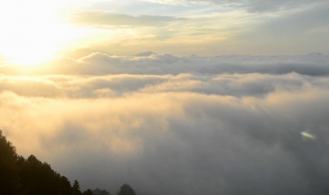 Objek wisata Negeri di Atas Awan yang ada di Gunung Luhur, Desa Citorek, Kabupaten Lebak, Provinsi Banten, ini akan ditutup saat momen liburan tersebut oleh pihak pemkab dan kepolisian setempat.