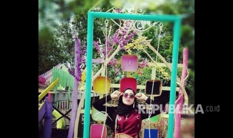 Obyek wisata Rainbow Garden atau Kebun Pelangi di Kecamatan Lalan, Kabupaten Musi Banyuasin.