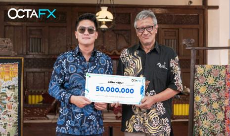 OctaFX dan Boy William Bantu Produsen Batik