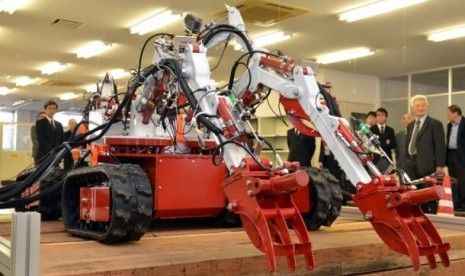 Octopus, robot yang diciptakan untuk membersihkan puing-puing sisa bencana gempa.