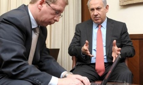 Ofir Gendelman dan Perdana Menteri Israel Benjamin Netanyahu.