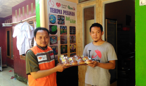 OJK bersinergi dengan Rumah Zakat melakukan pemberdayaan warga Kampung Curug, Bogor Barat.