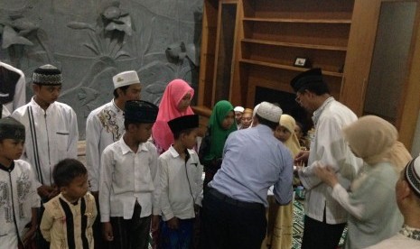 OJK Santuni Anak Yatim Binaan PKPU