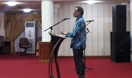 Tokoh nasional Malaysia, Dato' Seri Anwar Ibrahim saat memberi kuliah umum di Padang, Sumatra Barat, Sabtu (27/10)..