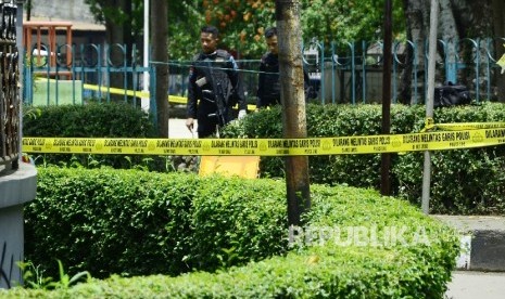 Olah TKP peledakan bom panci oleh teroris, di Taman Pandawa, Kota Bandung, Senin (27/2).