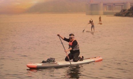 Olahraga air di Waduk Jatiluhur.