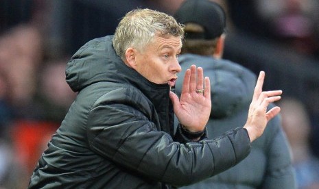 Ole Gunnar Solskjaer membantah rumor peluang ia dipecat dari kursi pelatih Manchester United (MU).