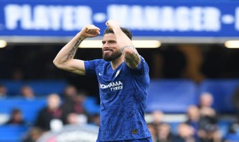 Olivier Giroud memperpanjang kontraknya di Chelsea.